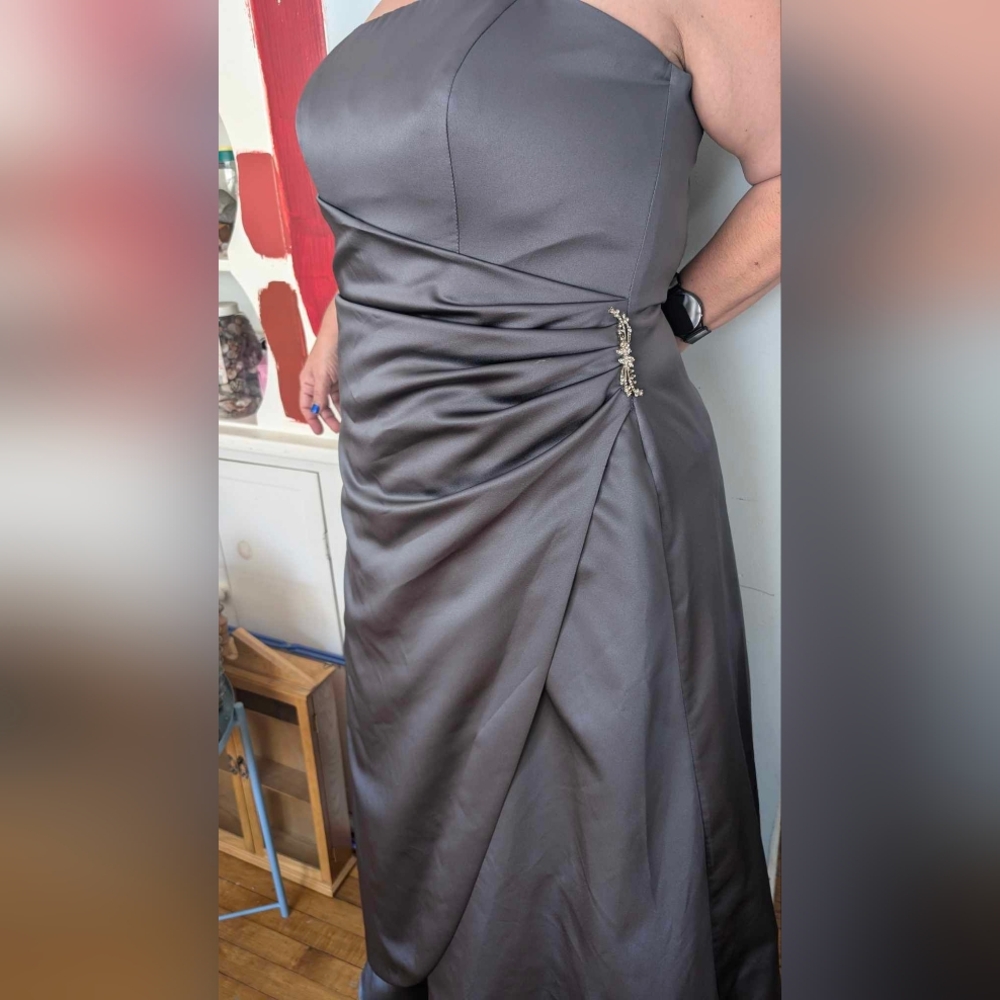 David's Bridal Women 18 Pewter gray formal sleeveless dress